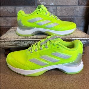 adidas Avacourt 2 Neon Lime athletic Tennis Shoes- NWT - women size 6- no box